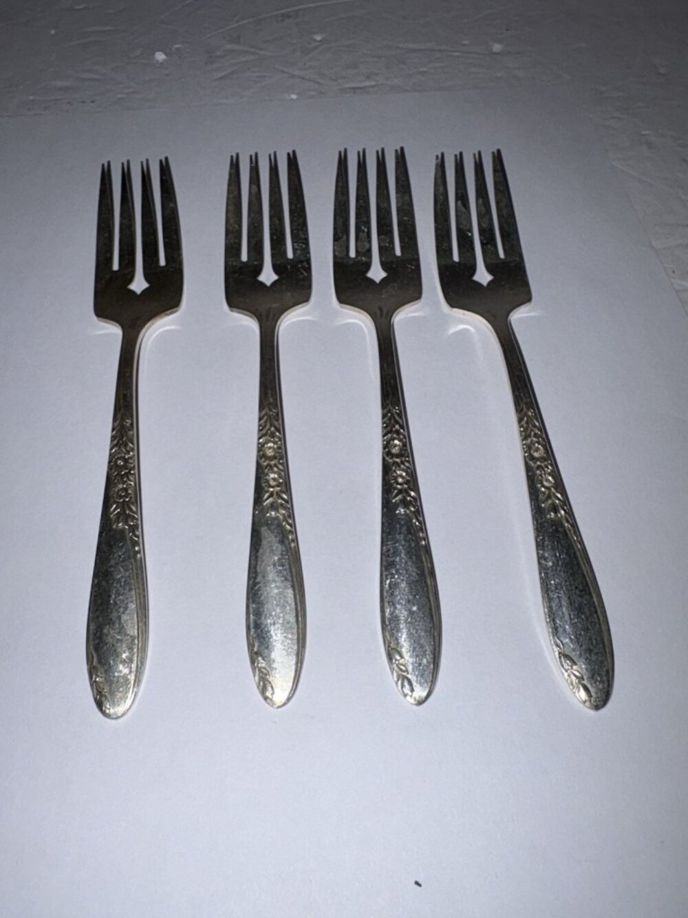 WM. A. Rogers Oneida LTD Sectional Silverplate Spring Flower 4 Salad  Forks